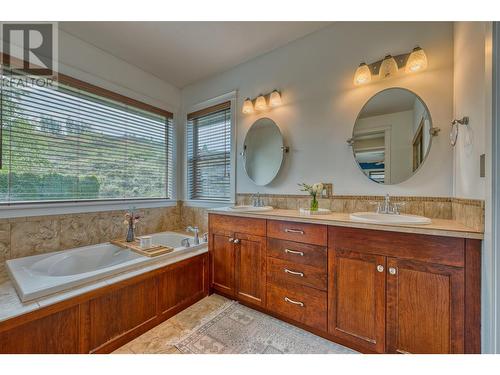 5254 Cobble Crescent, Kelowna, BC - Indoor Photo Showing Bathroom