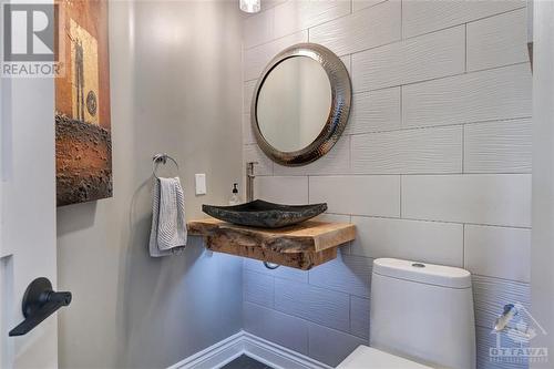 6900 Lakes Park Drive, Greely, ON - Indoor Photo Showing Bathroom
