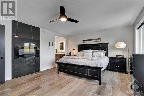 6900 Lakes Park Drive, Greely, ON - Indoor Photo Showing Bedroom