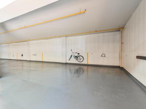 Garage - 105-8065 Boul. St-Laurent, Brossard, QC - Indoor Photo Showing Garage
