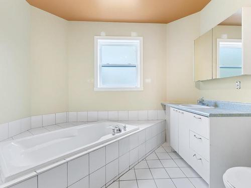 Salle de bains - 2655 20E Rue, Laval (Laval-Ouest), QC - Indoor Photo Showing Bathroom