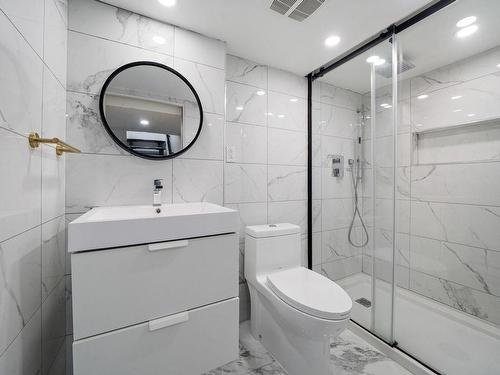 Bathroom - 145 Rue Lapalme, Montréal (Saint-Laurent), QC - Indoor Photo Showing Bathroom