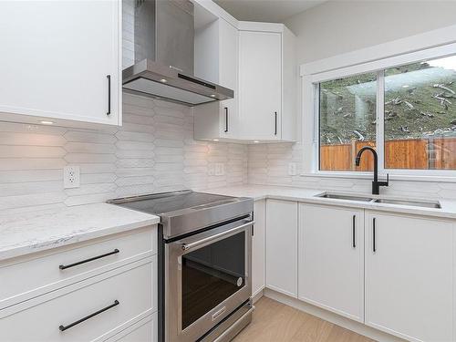 2661 Mica Pl, Langford, BC - Indoor Photo Showing Kitchen With Double Sink With Upgraded Kitchen