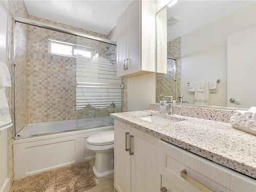 1141 Roy Rd, Saanich, BC - Indoor Photo Showing Bathroom