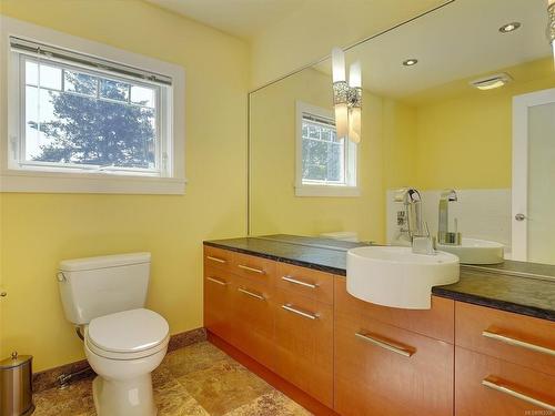 1865 Quamichan St, Victoria, BC - Indoor Photo Showing Bathroom