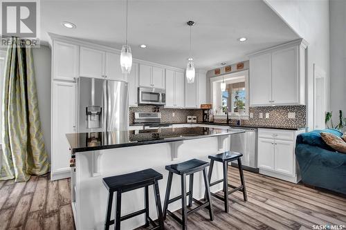 447 Redwood Crescent, Warman, SK - Indoor Photo Showing Kitchen With Upgraded Kitchen