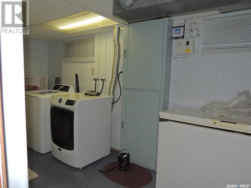 1500 Thorn Crescent, Estevan, SK - Indoor Photo Showing Laundry Room