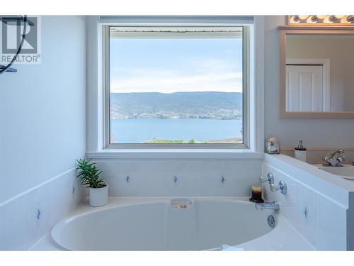 11795 Harris Road, Summerland, BC - Indoor Photo Showing Bathroom