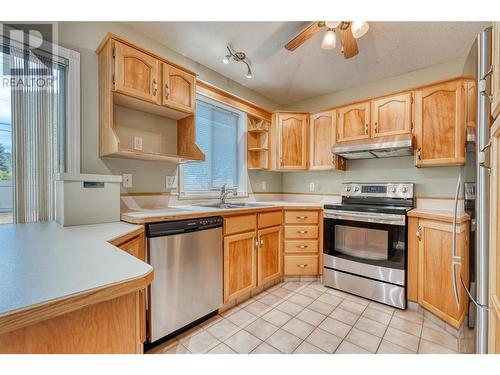 1634 Carmi Avenue Unit# 159, Penticton, BC - Indoor Photo Showing Kitchen With Double Sink