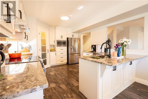 33 Bayridge Court, Sudbury, ON - Indoor Photo Showing Kitchen With Stainless Steel Kitchen With Upgraded Kitchen