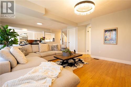 33 Bayridge Court, Sudbury, ON - Indoor Photo Showing Living Room