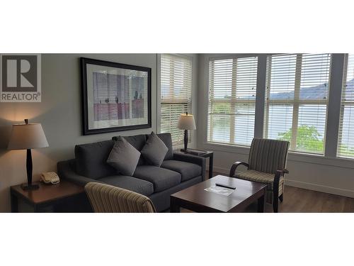 4200 Lakeshore Drive Unit# 316 Lot# 80, Osoyoos, BC - Indoor Photo Showing Living Room