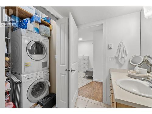 539 Yates Road Unit# 402, Kelowna, BC - Indoor Photo Showing Laundry Room