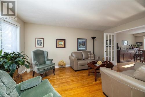 433 8Th Avenue A E, Owen Sound, ON - Indoor Photo Showing Living Room