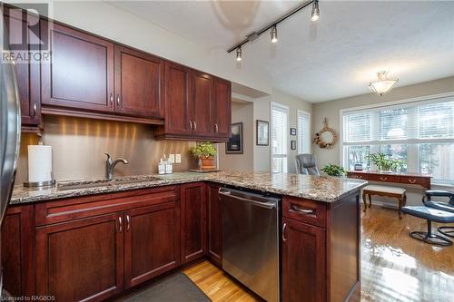 433 8Th Avenue A E, Owen Sound, ON - Indoor Photo Showing Kitchen