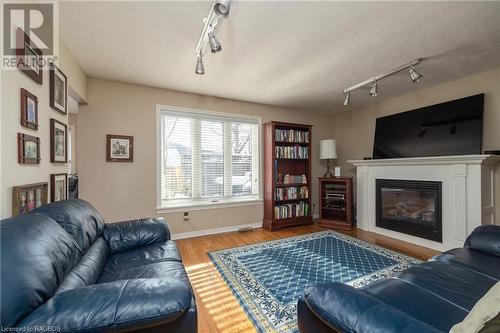 433 8Th Avenue A E, Owen Sound, ON - Indoor Photo Showing Living Room With Fireplace