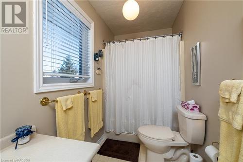433 8Th Avenue A E, Owen Sound, ON - Indoor Photo Showing Bathroom