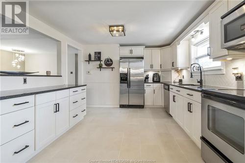 949 Shediac Rd, Moncton, NB - Indoor Photo Showing Kitchen