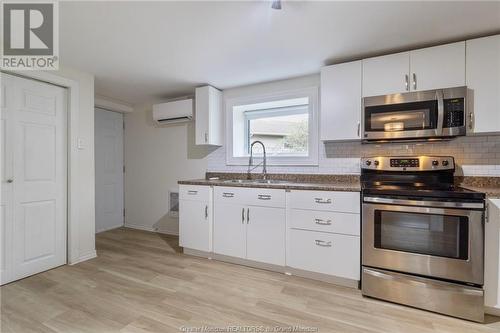 949 Shediac Rd, Moncton, NB - Indoor Photo Showing Kitchen