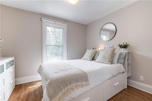 70 Dundurn Street N, Hamilton, ON - Indoor Photo Showing Bedroom
