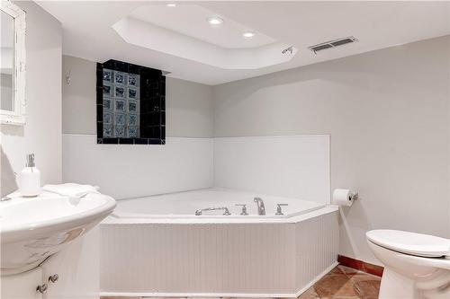70 Dundurn Street N, Hamilton, ON - Indoor Photo Showing Bathroom
