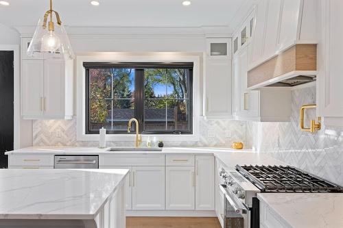 308 Appleby Line, Burlington, ON - Indoor Photo Showing Kitchen With Upgraded Kitchen