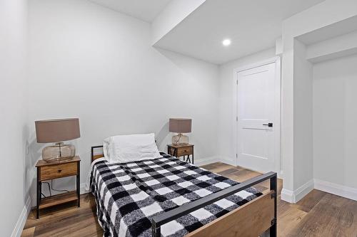 308 Appleby Line, Burlington, ON - Indoor Photo Showing Bedroom