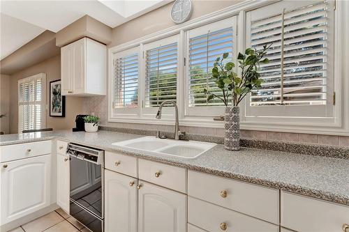 144 Cove Crescent, Stoney Creek, ON - Indoor Photo Showing Kitchen With Double Sink
