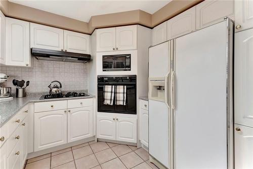 144 Cove Crescent, Stoney Creek, ON - Indoor Photo Showing Kitchen