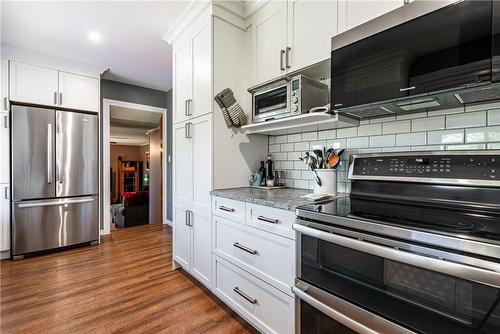 53 Burness Drive, St. Catharines, ON - Indoor Photo Showing Kitchen With Upgraded Kitchen