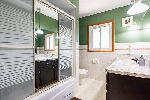 53 Burness Drive, St. Catharines, ON - Indoor Photo Showing Bathroom