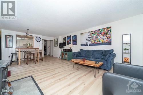 170 Rushford Private, Ottawa, ON - Indoor Photo Showing Living Room