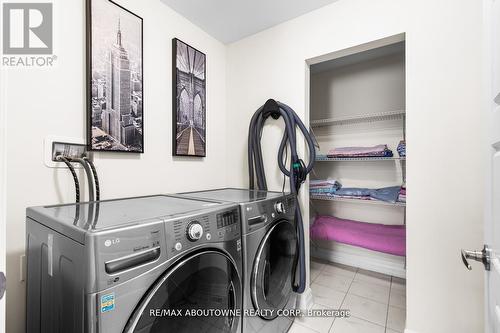 31 Forest Ridge Avenue, Hamilton, ON - Indoor Photo Showing Laundry Room