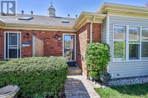 8 - 175 Fiddlers Green Road, Hamilton, ON - Outdoor