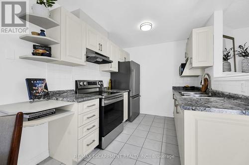 8 - 175 Fiddlers Green Road, Hamilton, ON - Indoor Photo Showing Kitchen