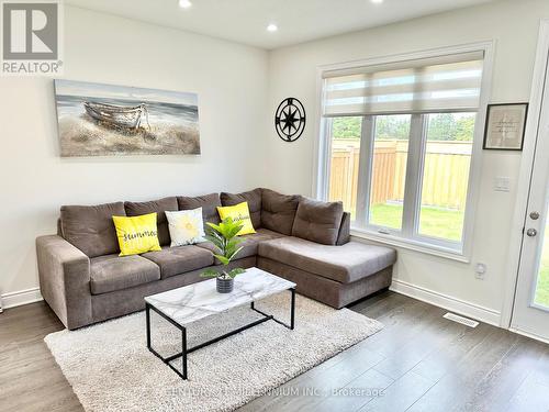 50 Seaton Crescent, Tillsonburg, ON - Indoor Photo Showing Living Room