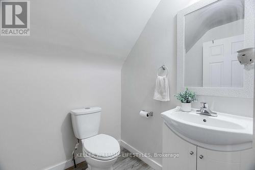 380 Avondale Rd, London, ON - Indoor Photo Showing Bathroom
