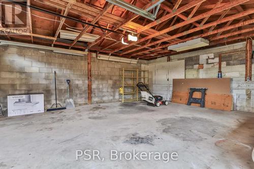 288 East 32Nd Street, Hamilton, ON - Indoor Photo Showing Garage