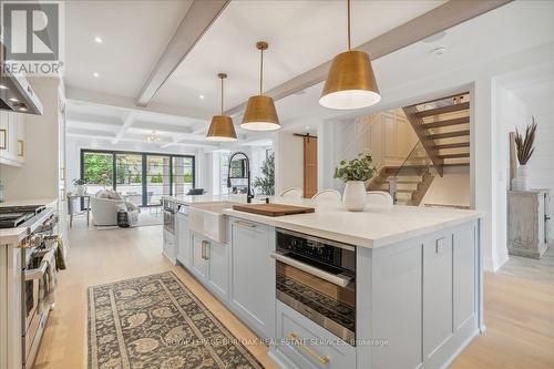 2103 Paisley Avenue, Burlington, ON - Indoor Photo Showing Kitchen With Upgraded Kitchen