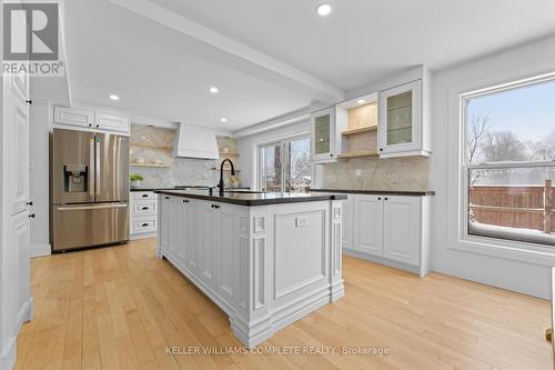 30 Parkview Avenue, Fort Erie, ON - Indoor Photo Showing Kitchen With Upgraded Kitchen