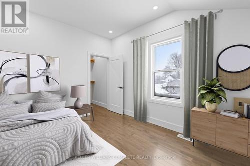 30 Parkview Avenue, Fort Erie, ON - Indoor Photo Showing Bedroom