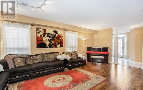 6443 Saratoga Way, Mississauga, ON - Indoor Photo Showing Living Room