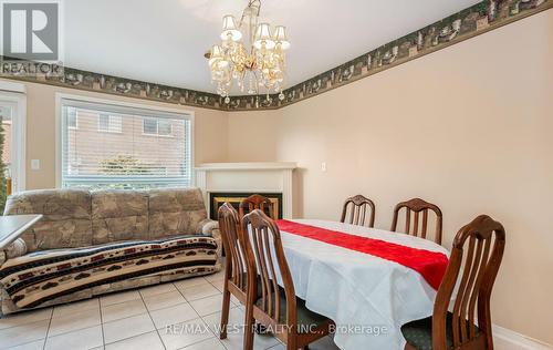 6443 Saratoga Way, Mississauga, ON - Indoor Photo Showing Dining Room