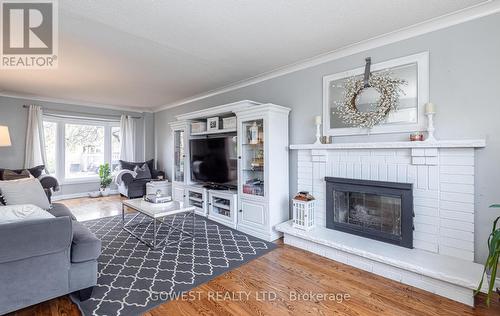6225 Tenth Line W, Mississauga, ON - Indoor Photo Showing Living Room With Fireplace