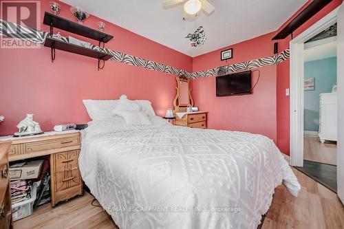 925 Highway 6 N, Hamilton, ON - Indoor Photo Showing Bedroom