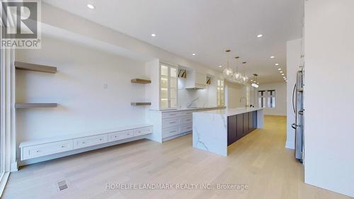 168 Lansdowne Avenue, Toronto, ON - Indoor Photo Showing Living Room