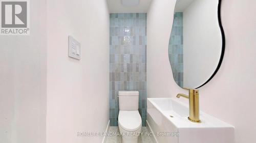 168 Lansdowne Avenue, Toronto, ON - Indoor Photo Showing Bathroom