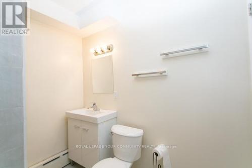 #7 -671 Lansdowne Ave, Toronto, ON - Indoor Photo Showing Bathroom