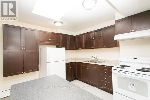 #7 -671 Lansdowne Ave, Toronto, ON - Indoor Photo Showing Kitchen With Double Sink