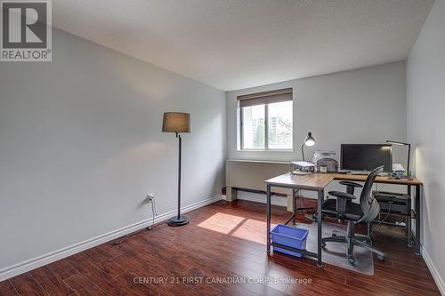 405 - 570 Proudfoot Lane, London, ON - Indoor Photo Showing Office